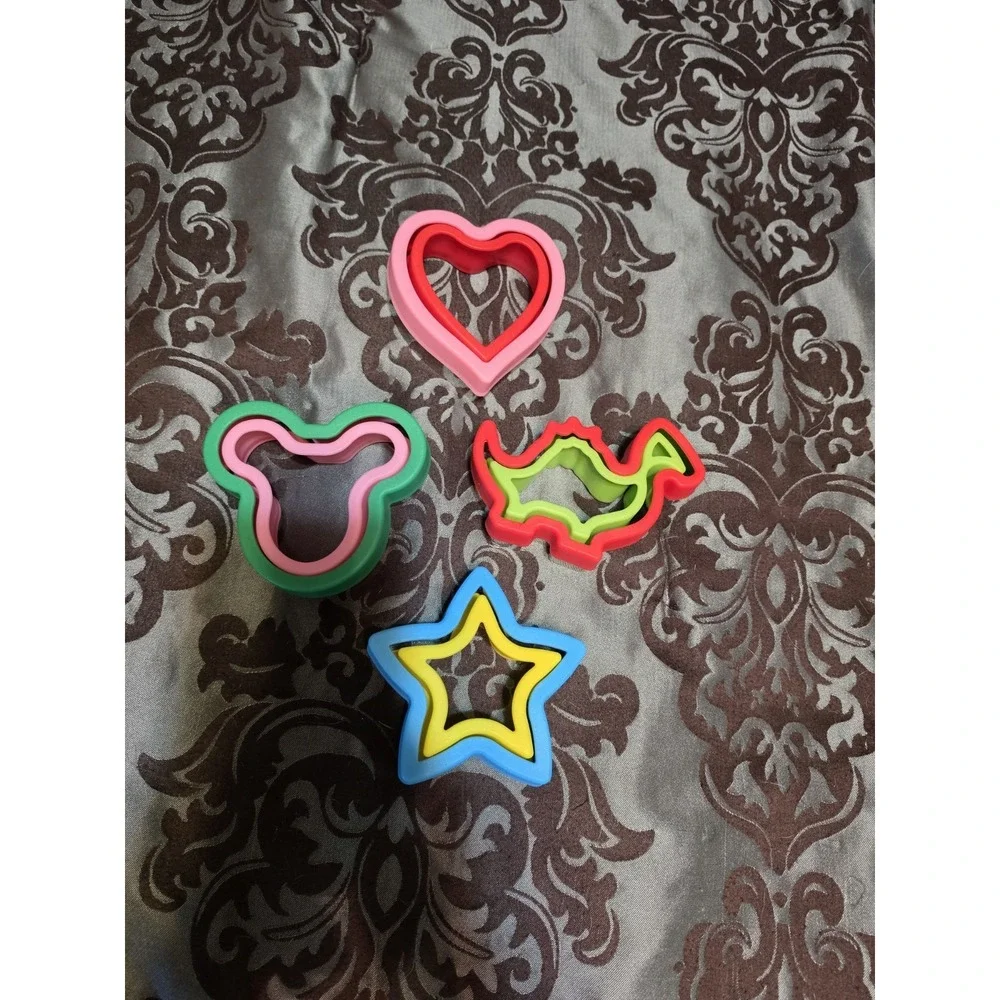 Sandwich Cutter Set 4 Shaped Like Dinosaur, Star and Heart & Mickey